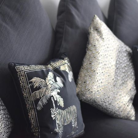 Modern Town Centre Flat - Free Shared Parking, King Size Bed, 5 Minutes Walk To Beach Bournemouth Buitenkant foto