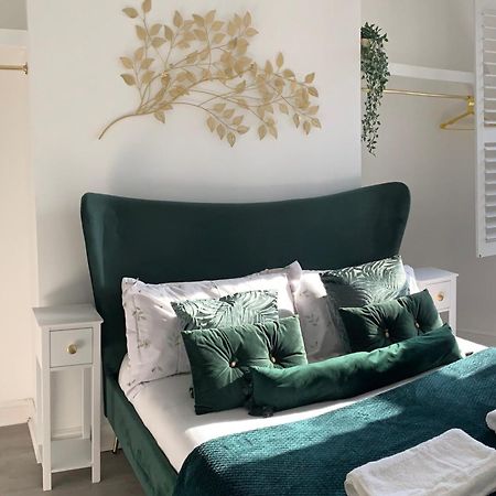Modern Town Centre Flat - Free Shared Parking, King Size Bed, 5 Minutes Walk To Beach Bournemouth Buitenkant foto