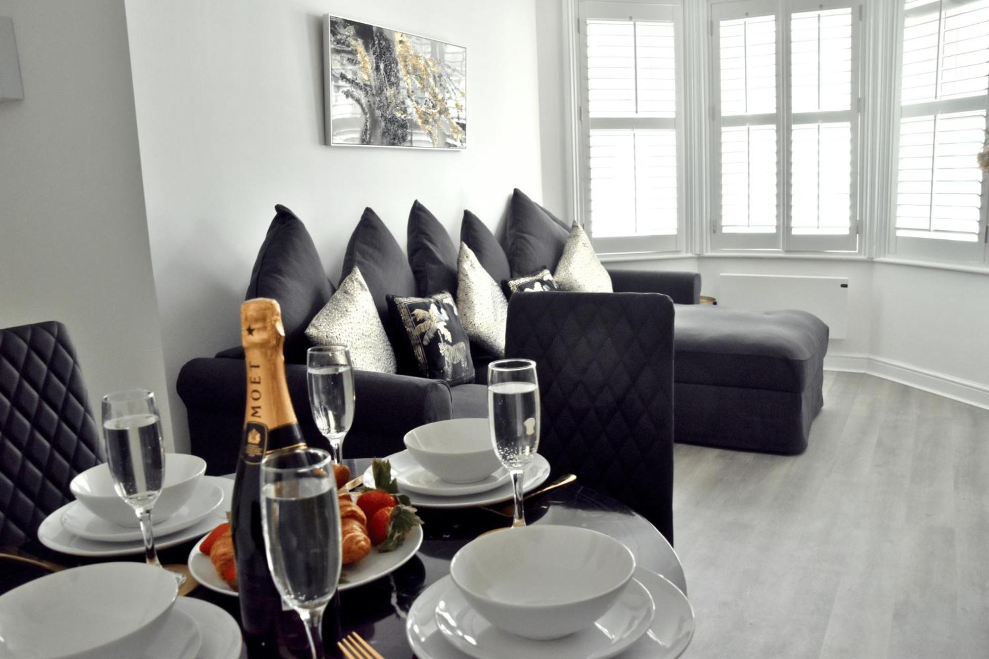 Modern Town Centre Flat - Free Shared Parking, King Size Bed, 5 Minutes Walk To Beach Bournemouth Buitenkant foto
