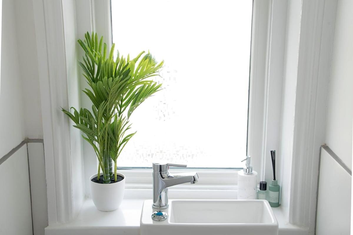 Modern Town Centre Flat - Free Shared Parking, King Size Bed, 5 Minutes Walk To Beach Bournemouth Buitenkant foto