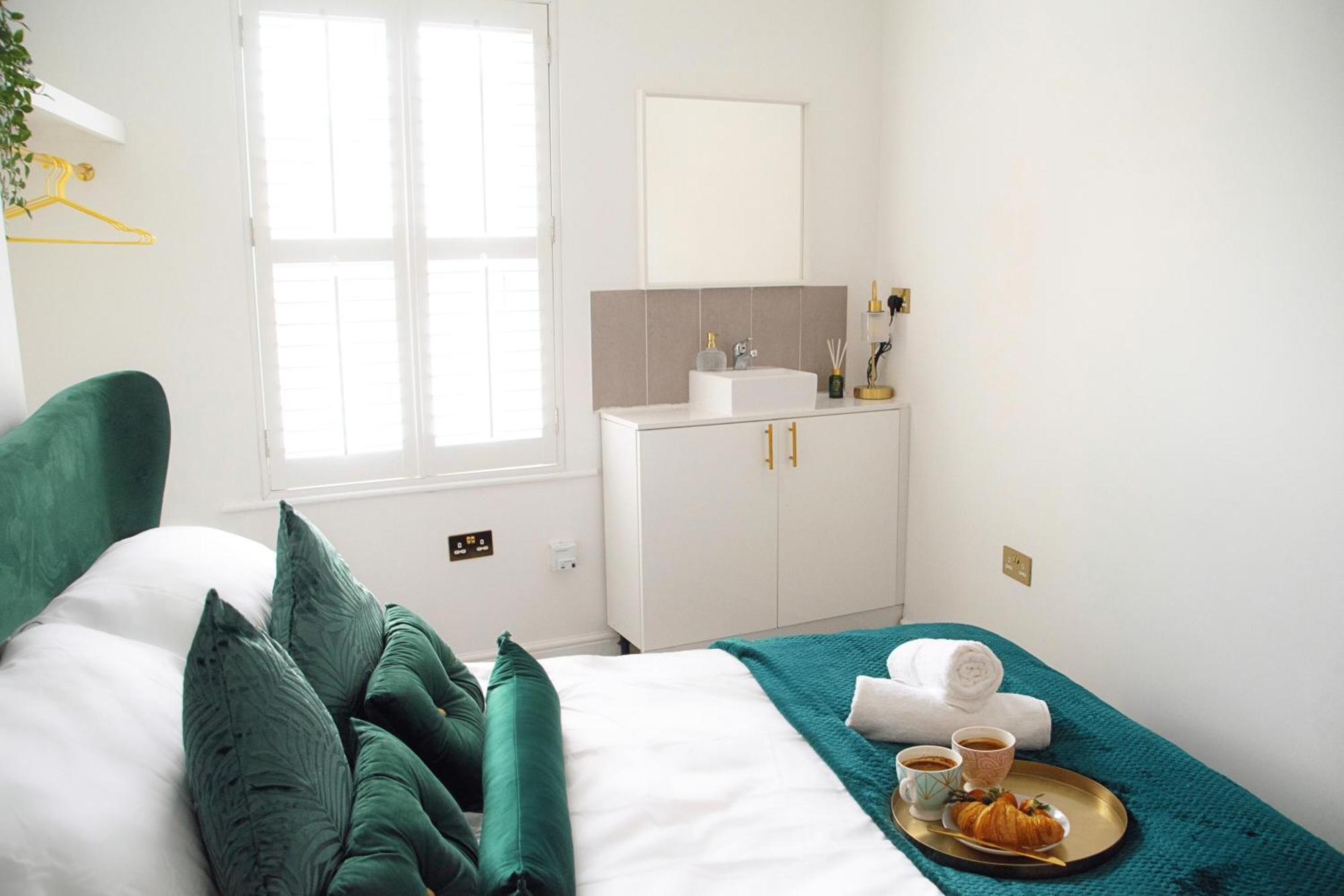 Modern Town Centre Flat - Free Shared Parking, King Size Bed, 5 Minutes Walk To Beach Bournemouth Buitenkant foto
