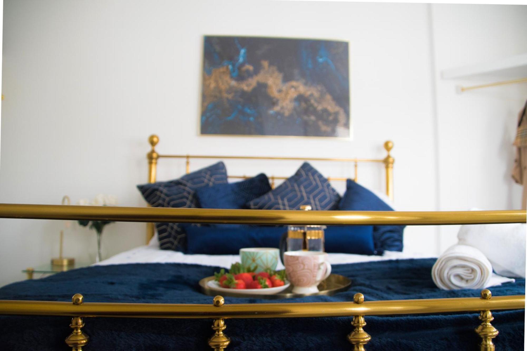 Modern Town Centre Flat - Free Shared Parking, King Size Bed, 5 Minutes Walk To Beach Bournemouth Buitenkant foto