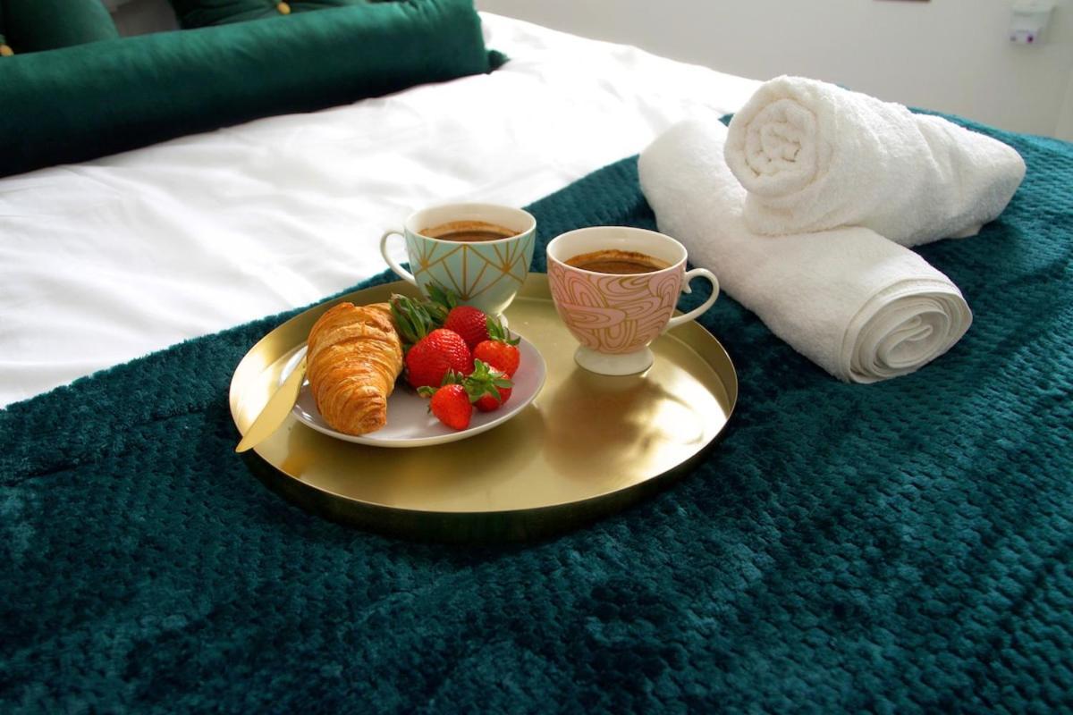 Modern Town Centre Flat - Free Shared Parking, King Size Bed, 5 Minutes Walk To Beach Bournemouth Buitenkant foto