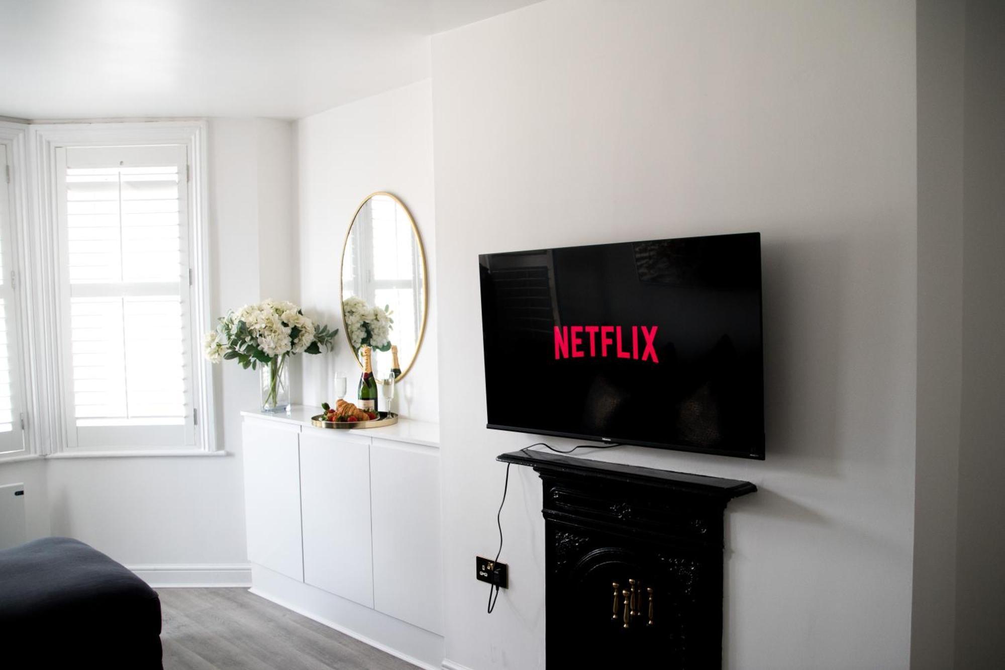Modern Town Centre Flat - Free Shared Parking, King Size Bed, 5 Minutes Walk To Beach Bournemouth Buitenkant foto