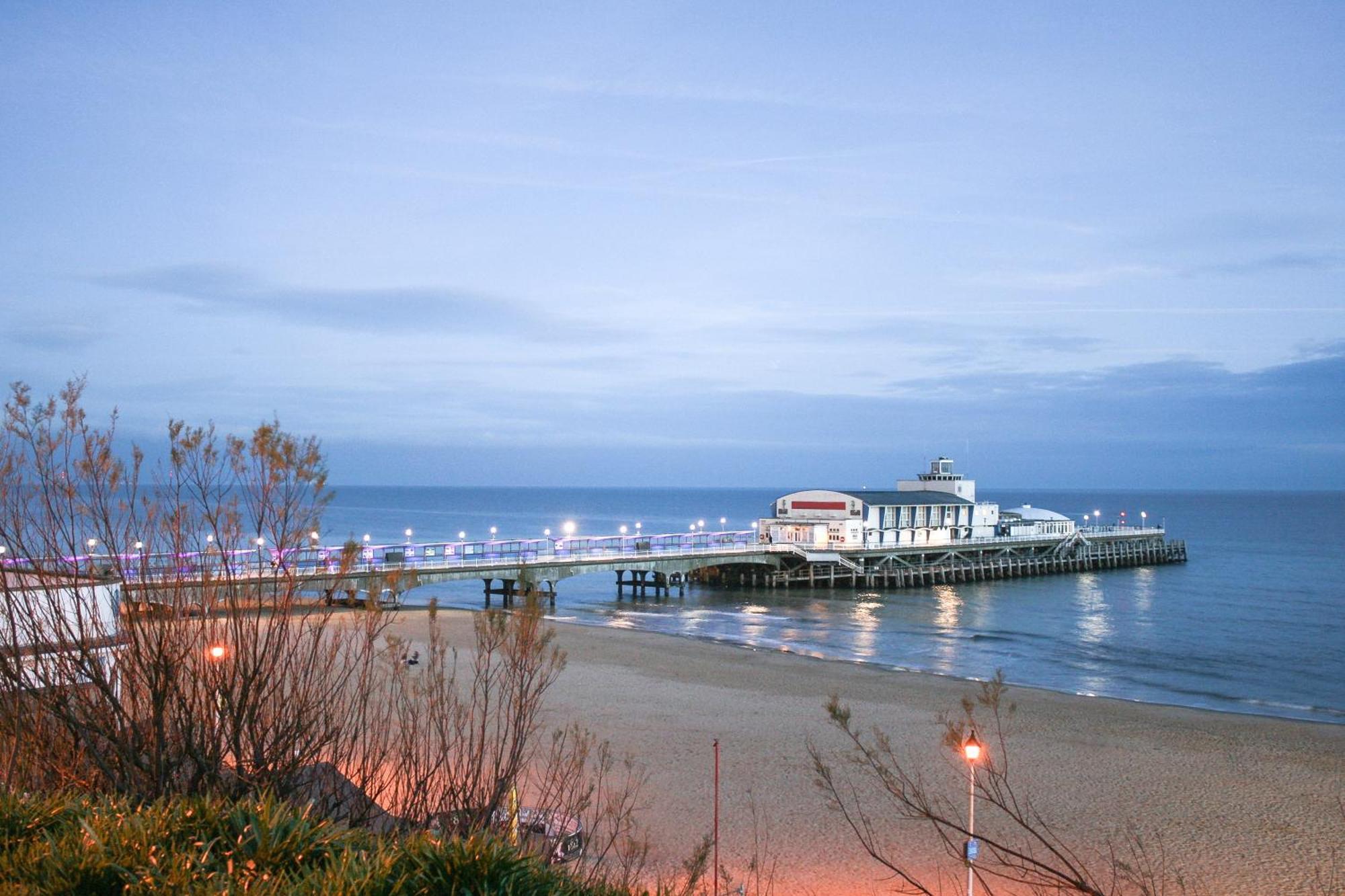 Modern Town Centre Flat - Free Shared Parking, King Size Bed, 5 Minutes Walk To Beach Bournemouth Buitenkant foto