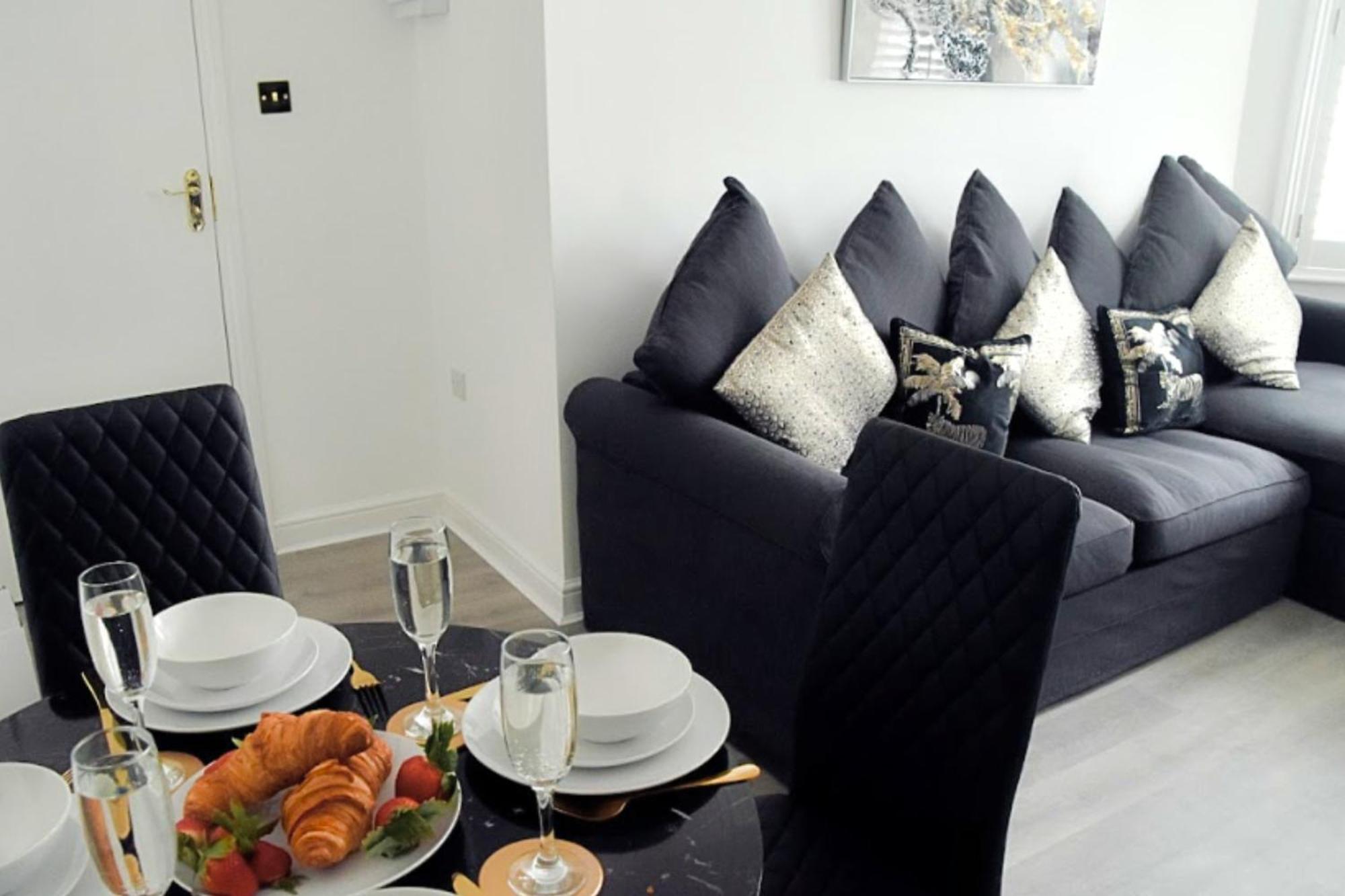 Modern Town Centre Flat - Free Shared Parking, King Size Bed, 5 Minutes Walk To Beach Bournemouth Buitenkant foto
