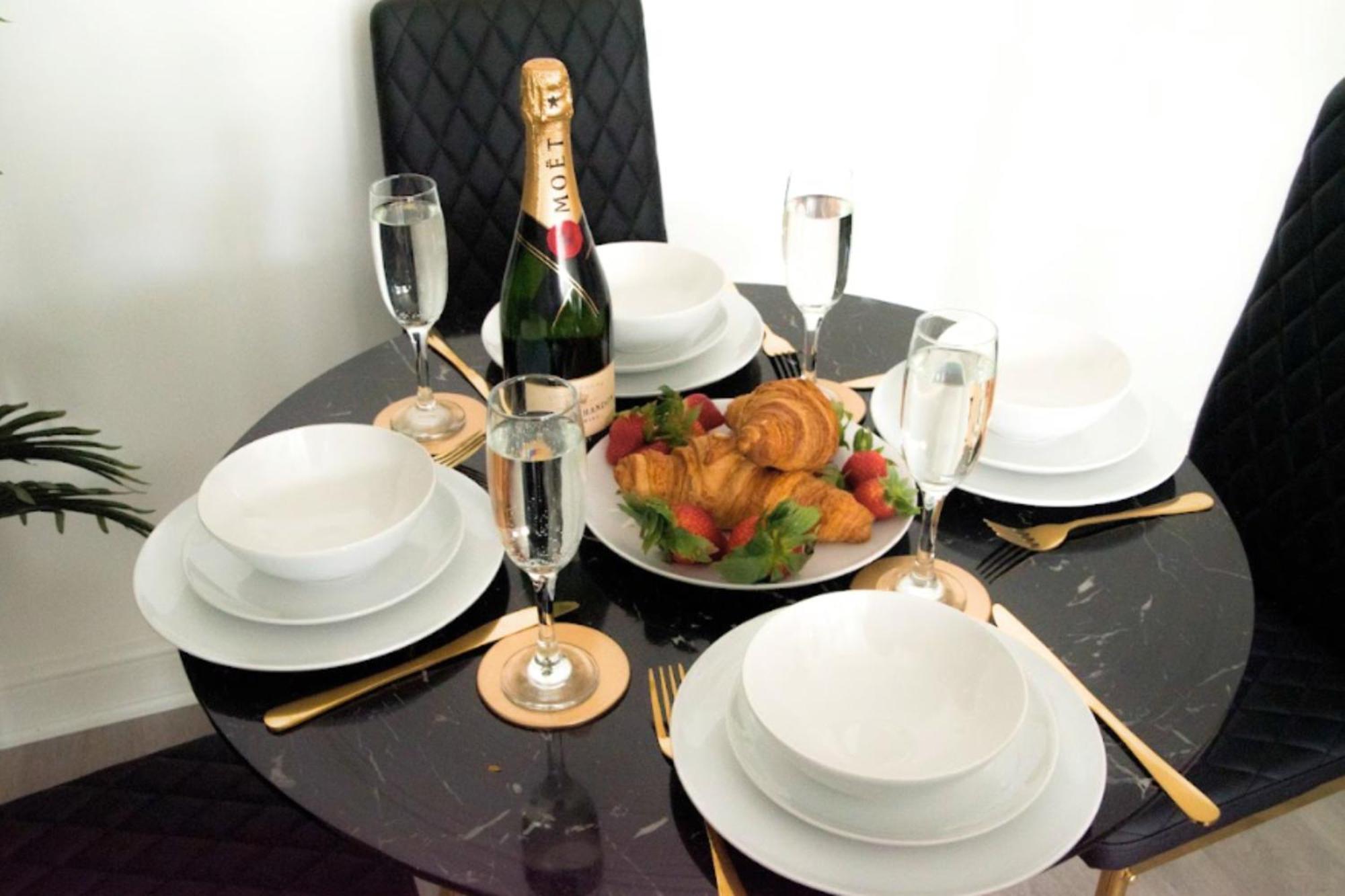 Modern Town Centre Flat - Free Shared Parking, King Size Bed, 5 Minutes Walk To Beach Bournemouth Buitenkant foto