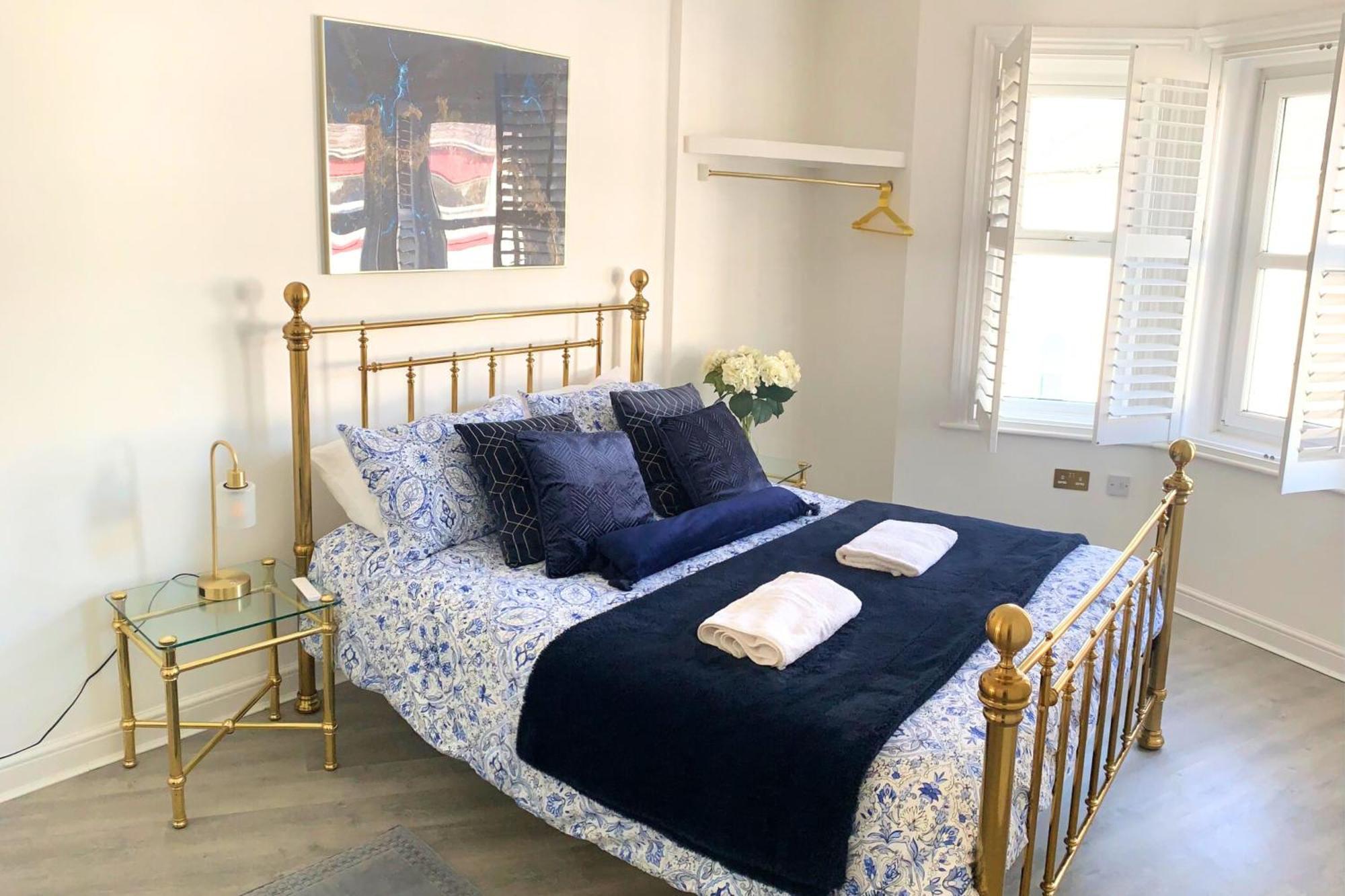 Modern Town Centre Flat - Free Shared Parking, King Size Bed, 5 Minutes Walk To Beach Bournemouth Buitenkant foto